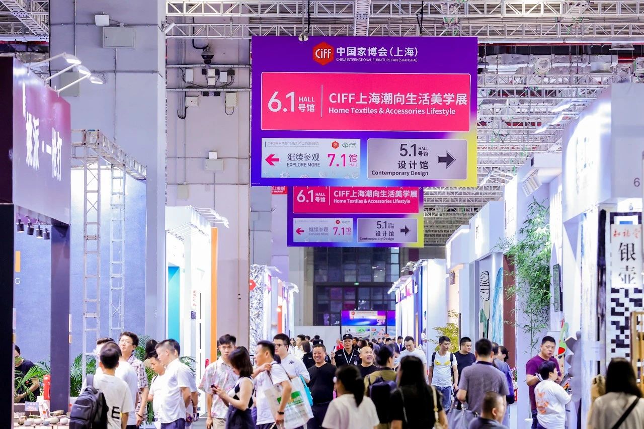 上海家具展现场2.jpg